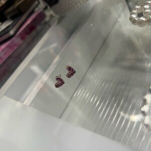 Stunning heart studs